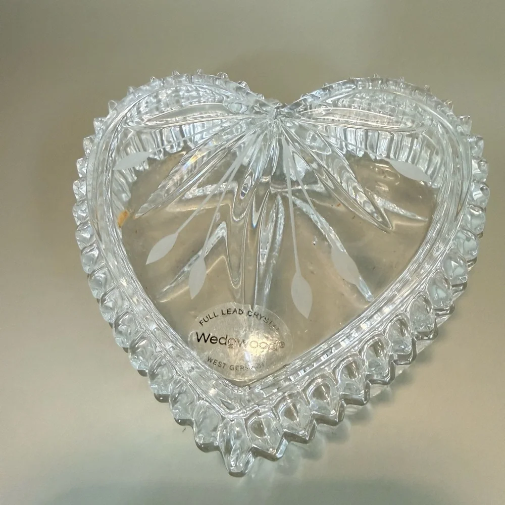 Wedgwood heart-shaped lead crystal trinket box. Full Led Crystal